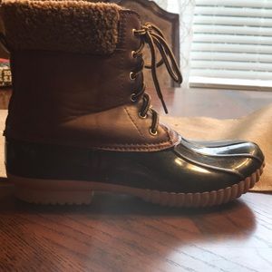 Duck boots